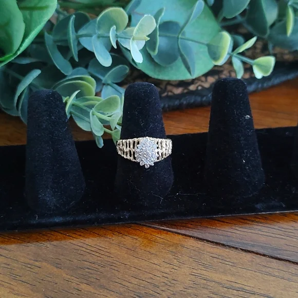 I0k Solid Yellow Gold diamond ring - Picture 1 of 9